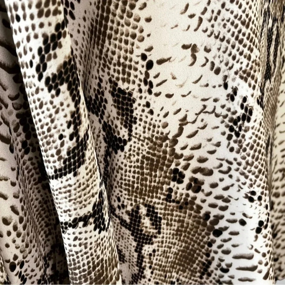 VICI Women's Snake‎ Print V Neck Balloon Sleeve Top Large | EUC - Picture 8 of 8